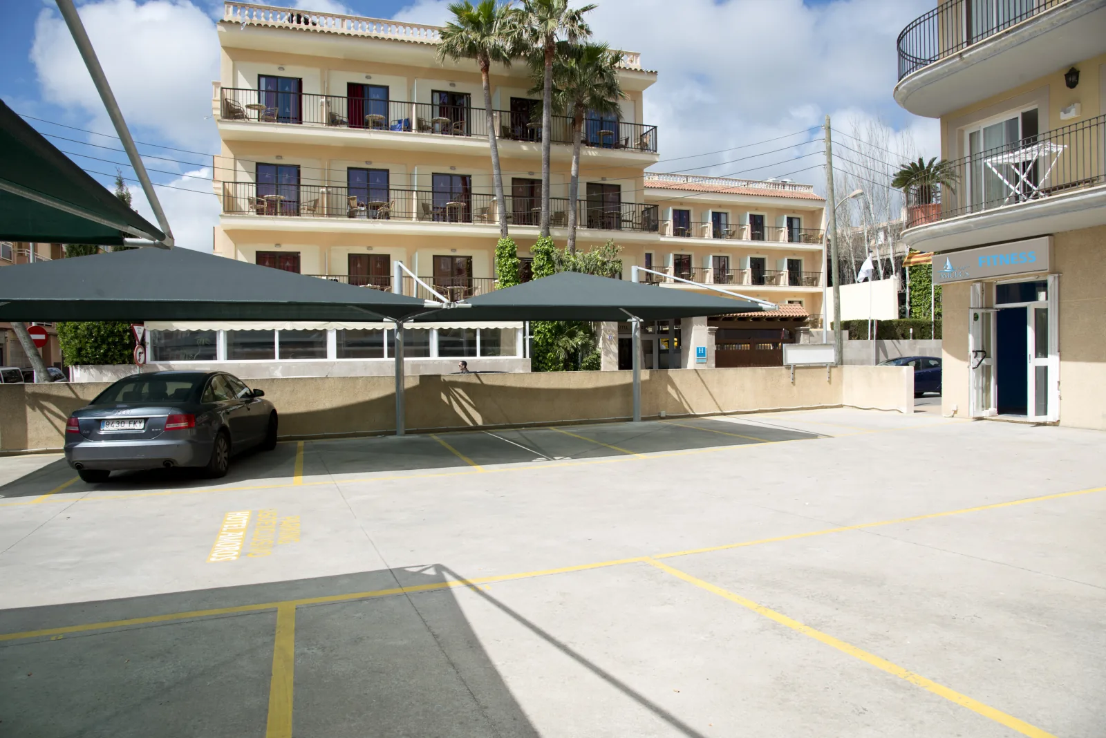 Hotel Amoros private parking
